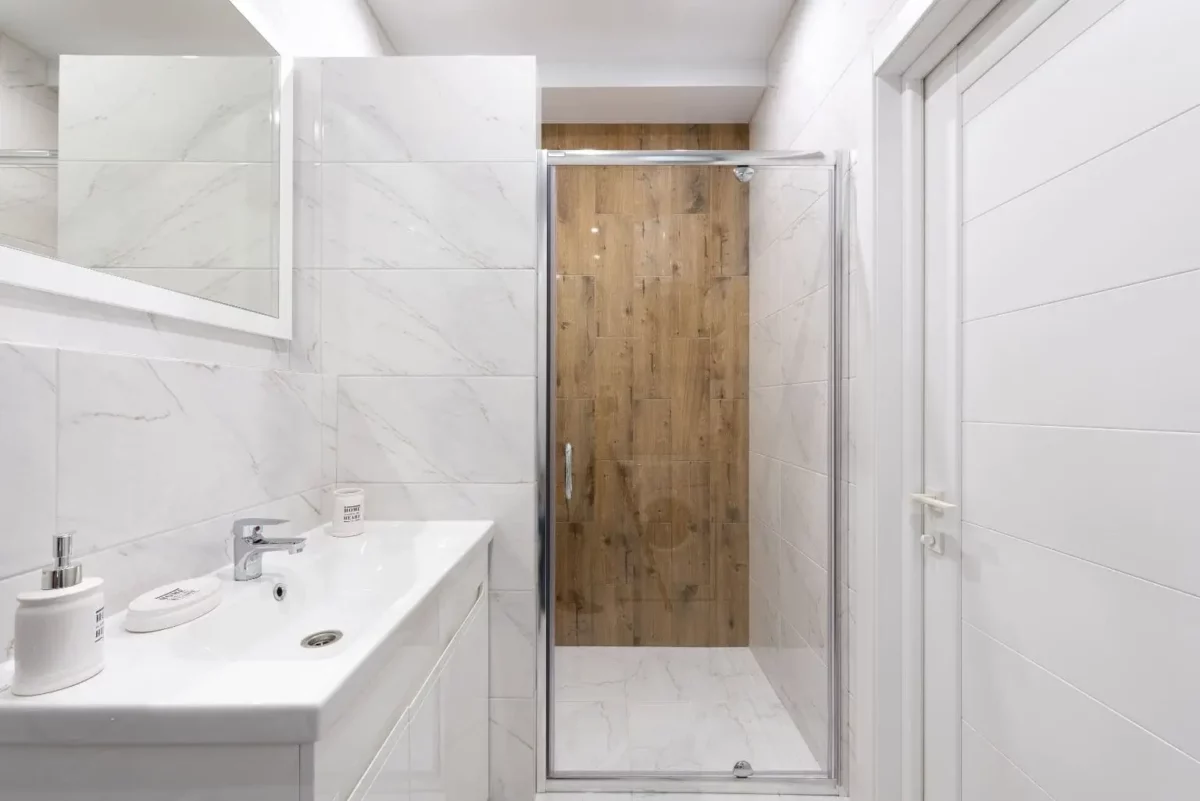 bathroom white shimmering